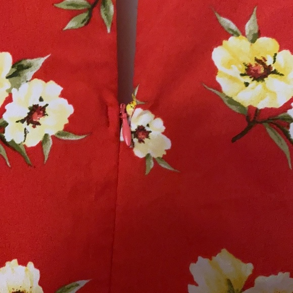 NWT Forever 21 red floral romper size: M - Picture 9 of 10